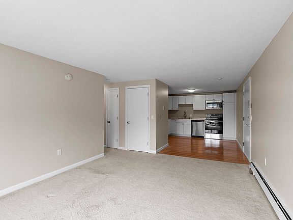 4th image of 209 White Cedar Boulevard