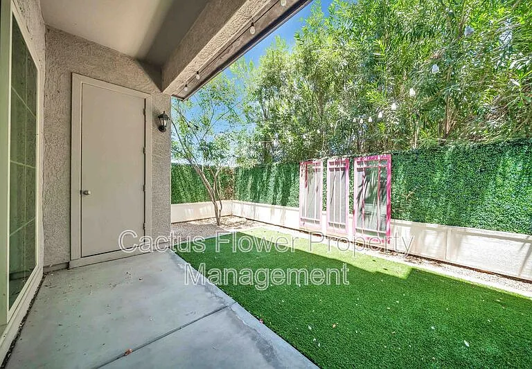 3067 N 33rd Pl — Photo 42