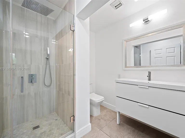 2819 Cleveland St — Photo 17