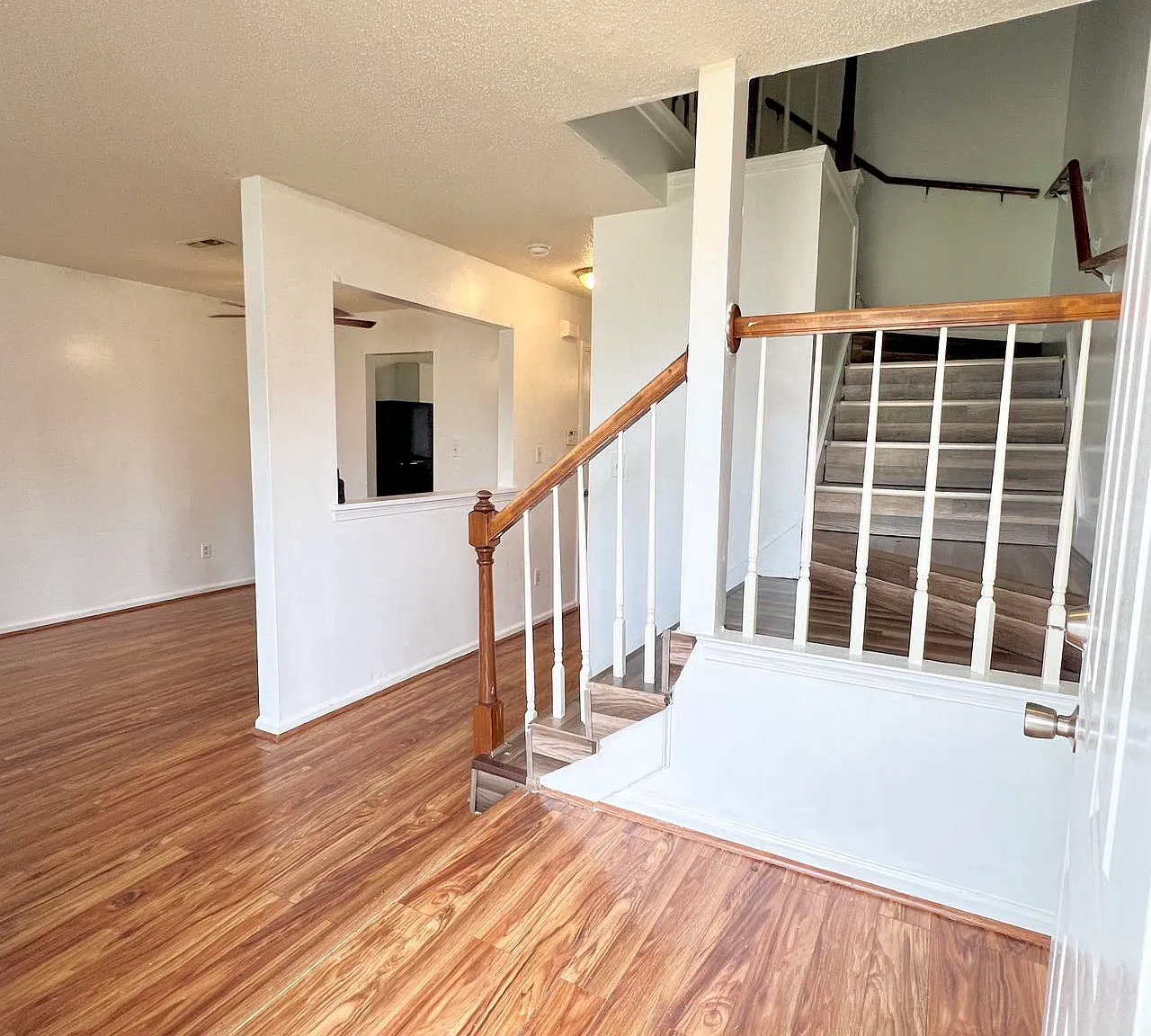 3 bed, 2.5 bath, 1431 sqft, $1,795 — Photo 3