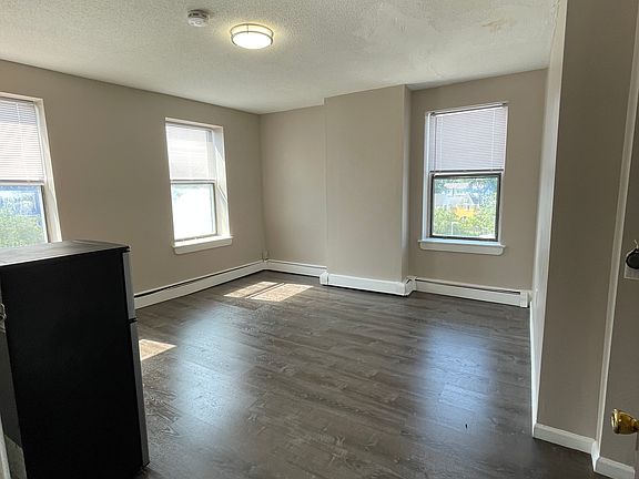 3rd image of 191 Green St #3