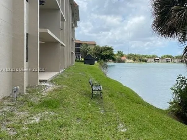 471 Ives Dairy Rd APT 403-3, Miami, FL 33179
