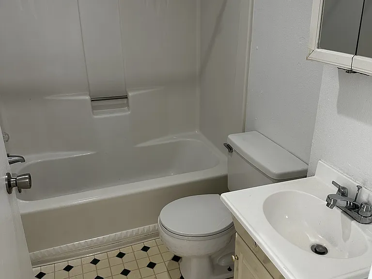 318 Princeton Dr SE #6 — Photo 4