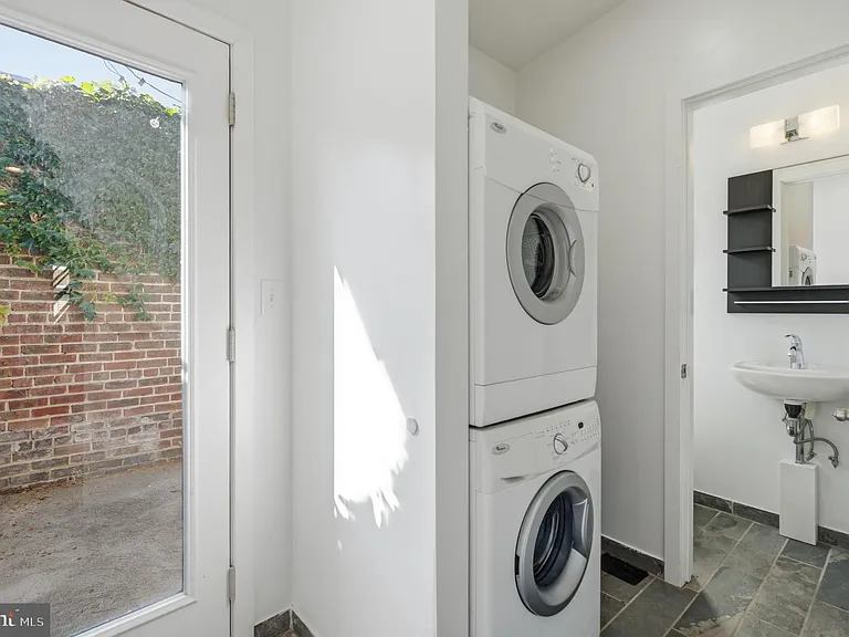 2663 Martha St — Photo 10