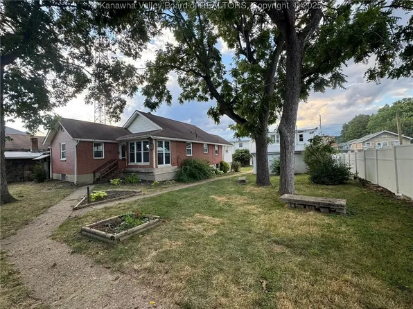 123 4th Ave, South Charleston, WV 25303