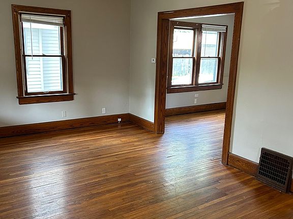 3rd image of 1053 Dietz Ave