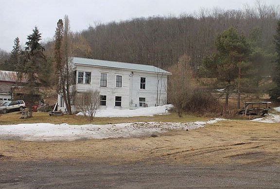 3rd image of 118 Stanley Ln