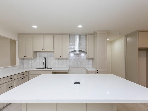 4th image of 1345 Michigan Ave