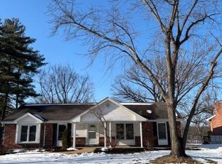 15623 Cedarmill Dr, Chesterfield, MO