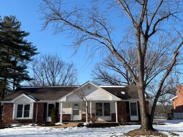 15623 Cedarmill Dr, Chesterfield, MO 63017