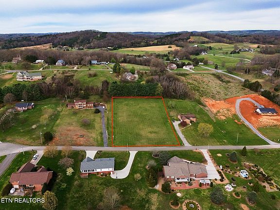 3rd image of 608 Cornfield Dr