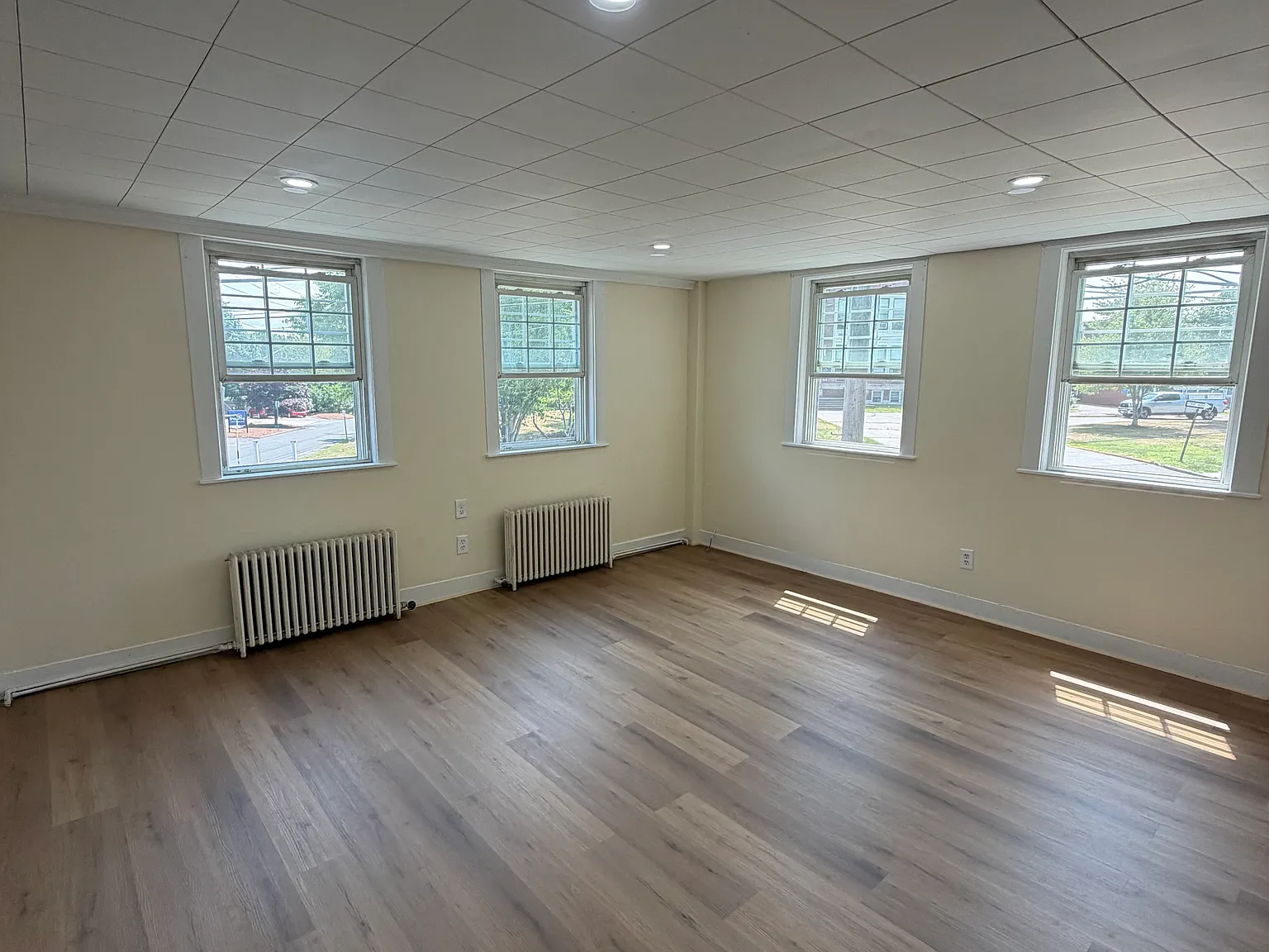 2 bed, 9999 sqft, $2,600 — Photo 4