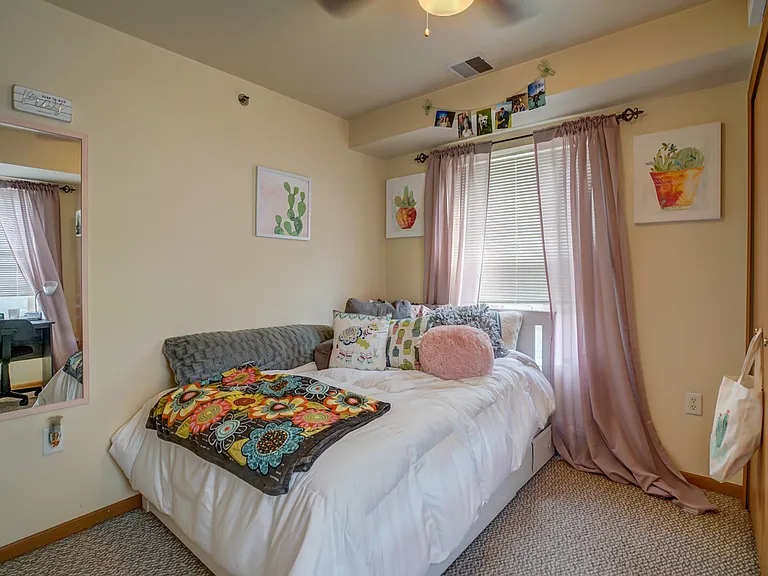 University Heights — Photo 20