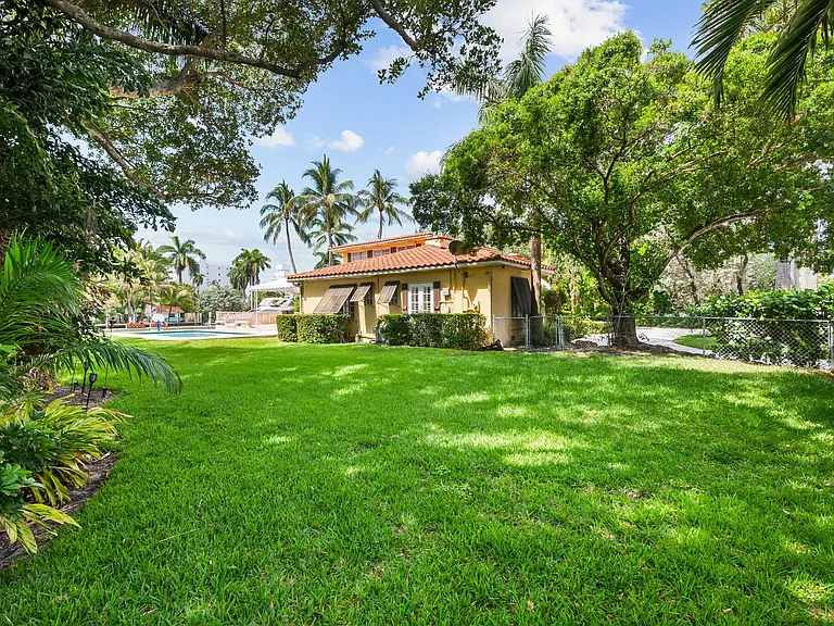 2400 Delmar Pl — Photo 43