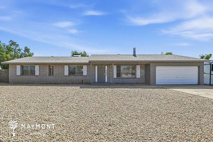 2201 W Topeka Dr
