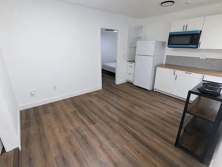 870 Francis St #1 — Photo 1