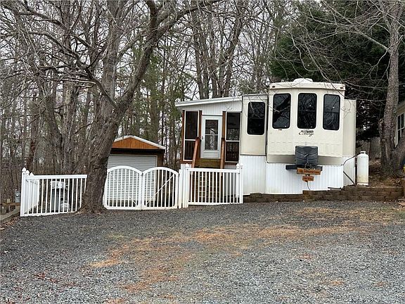 2nd image of 112 Sparrow Ln