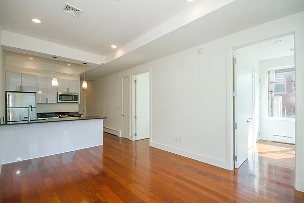 Rented by David Fayzar, LREB | media 29