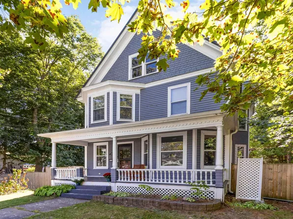61 York St, Bridgewater, NS B4V 1R1