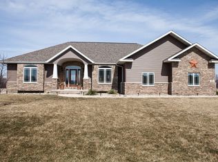 802 Christians Trl, Fairbank, IA 50629