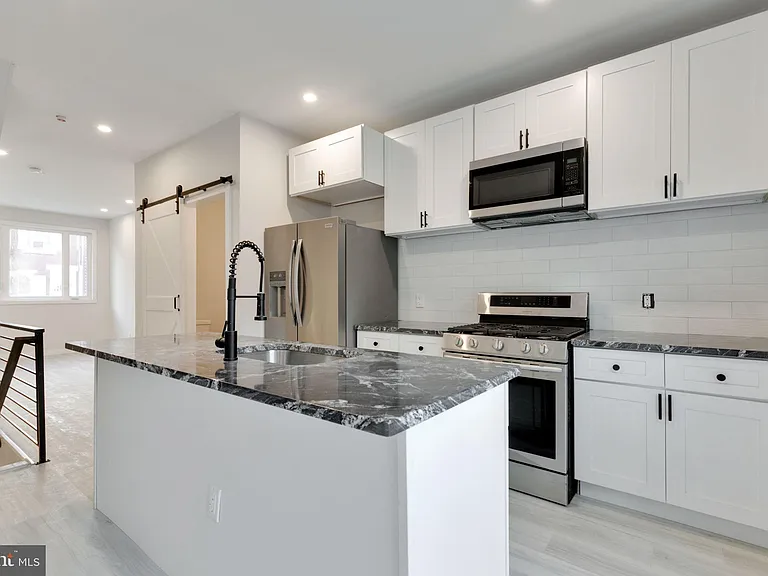614 Hoffman St — Photo 1