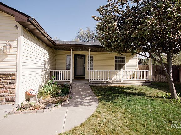 3rd image of 1089 NW Amanda Rae Ct