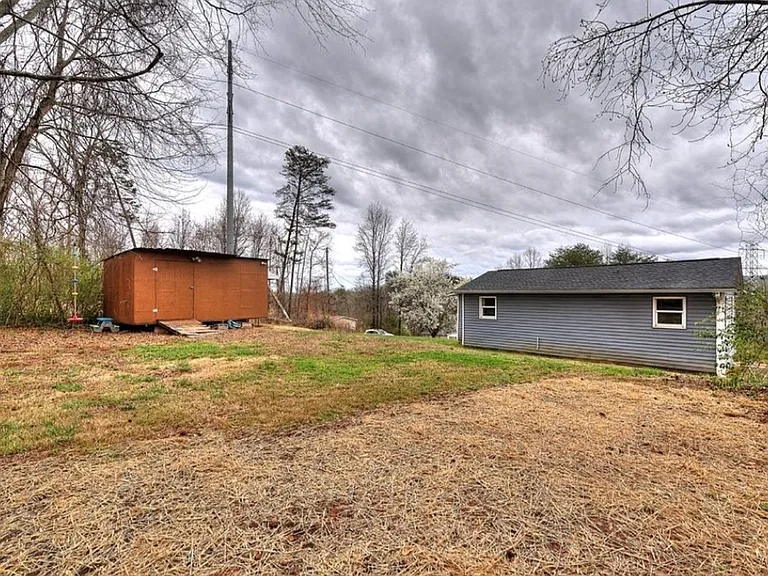 325 Rock Quarry Rd — Photo 16