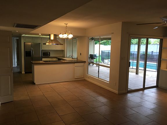 Renovated Kitchen/Breakfast nook/Living