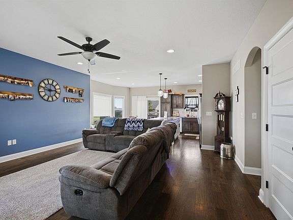 5th image of 803 Linden Ct