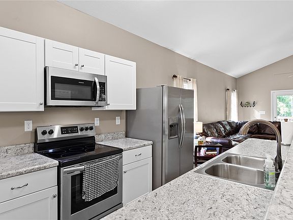 4th image of 104 Tillotson Rd