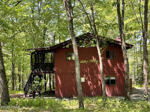 312 Surrey Dr, Lords Valley, PA 18428