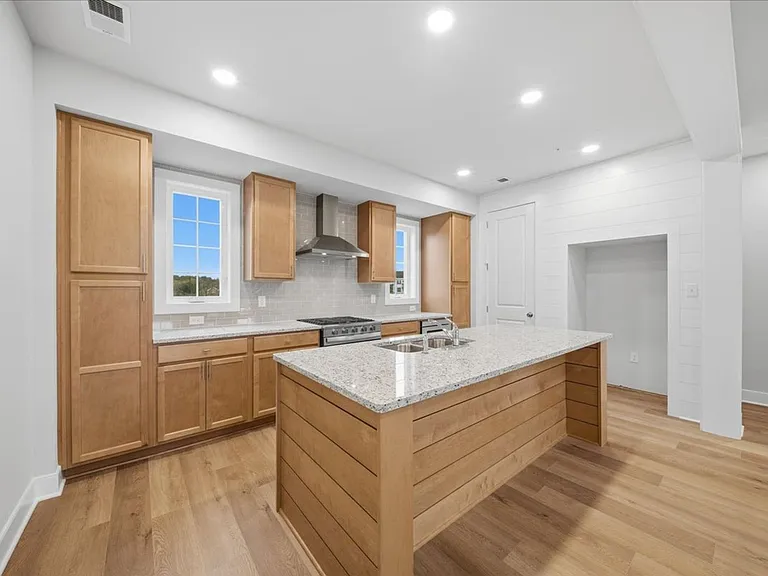 505 Freeman St — Photo 9