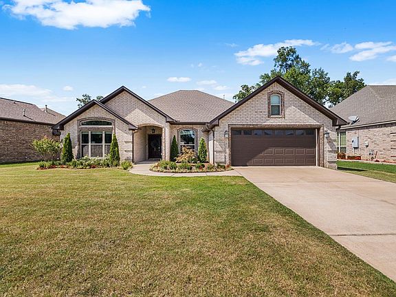 3rd image of 121 Lucia Ln