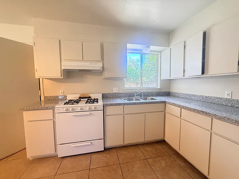 4641 N Fresno St — Photo 15