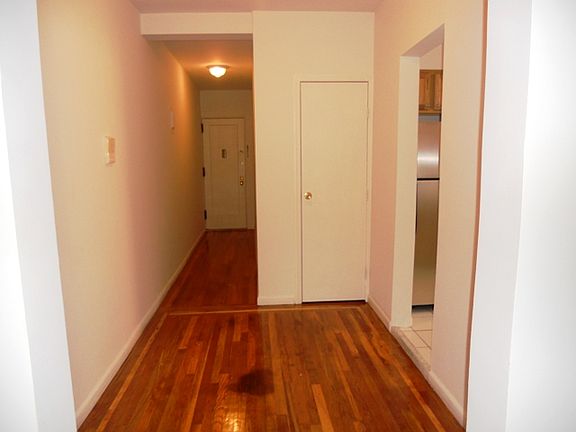 5th image of 3260 Bainbridge Ave #A23