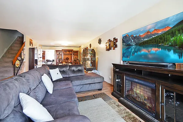Sold by United National Realty Group | media 8