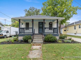 335 Lewis St, Rockford, MI
