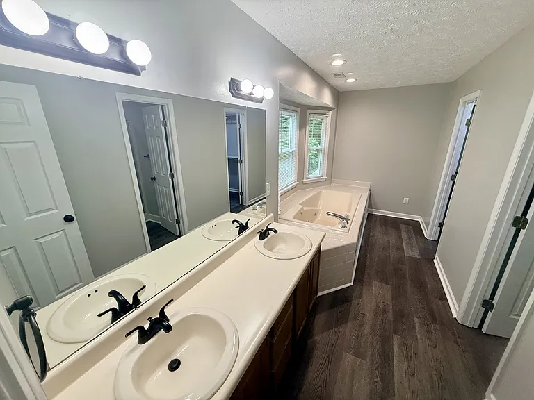 632 Bromsworth Trl — Photo 22