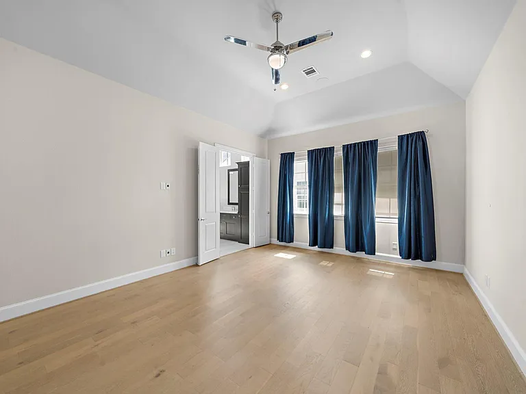 3420 W 12th St — Photo 15