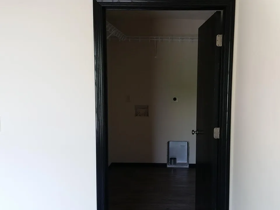 Building Photo 3