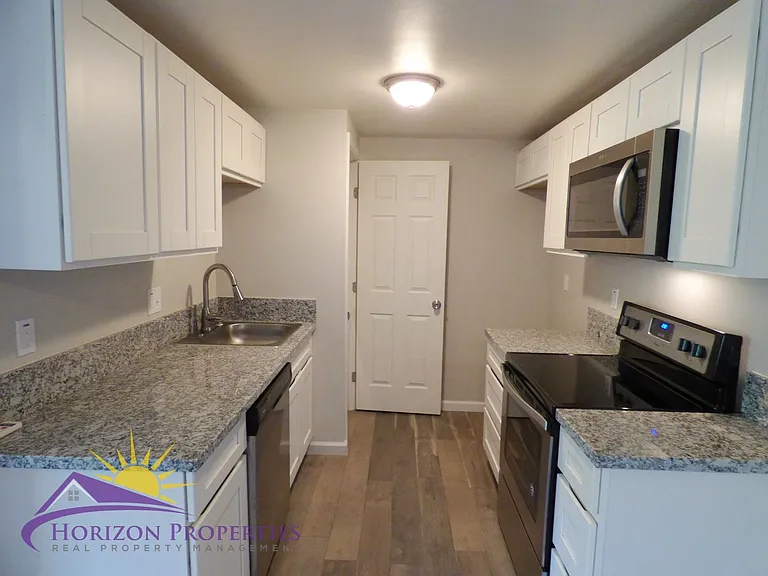 2200-5930 60th/T st — Photo 6