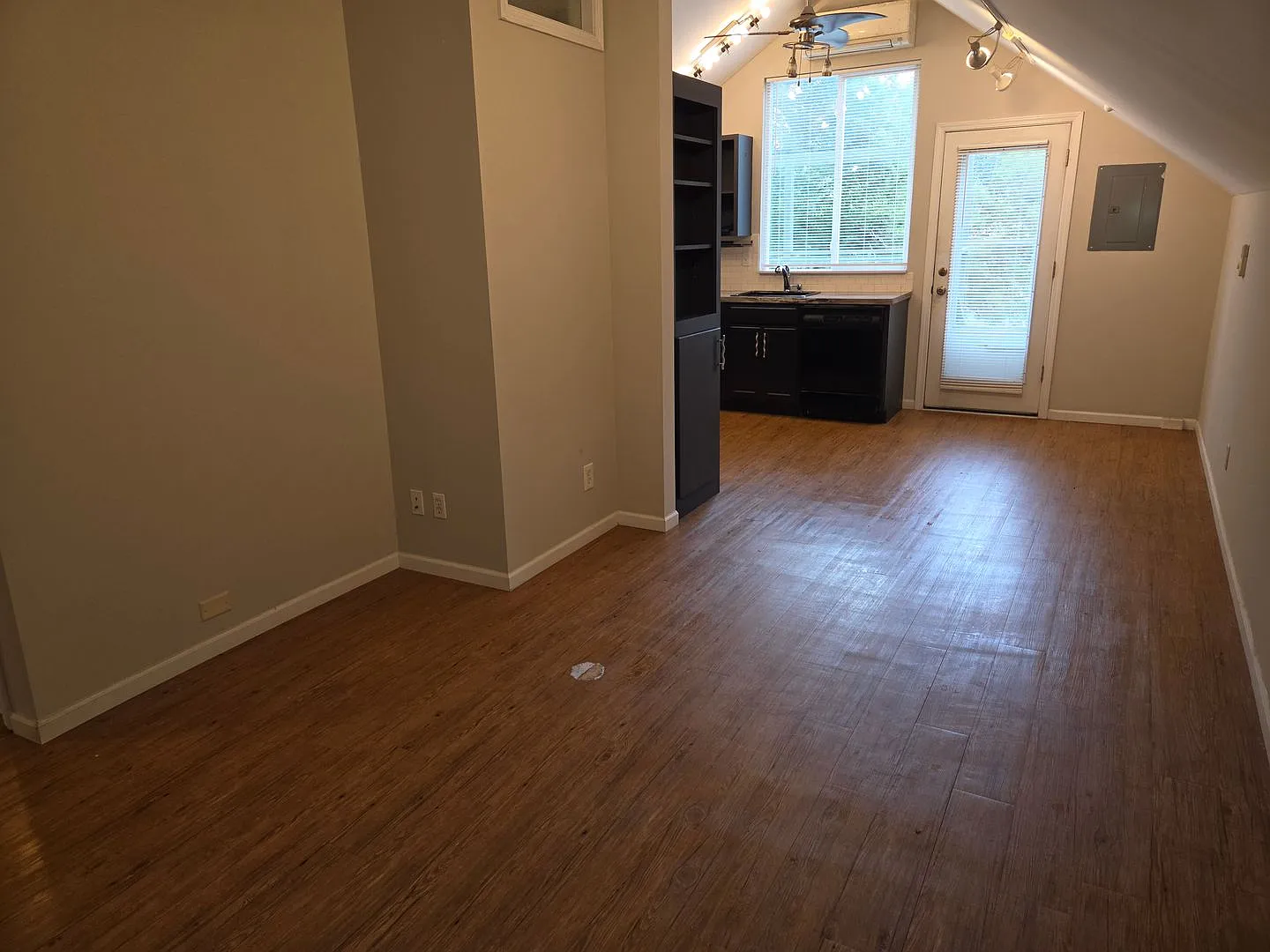 604 Florence Ave — Photo 4