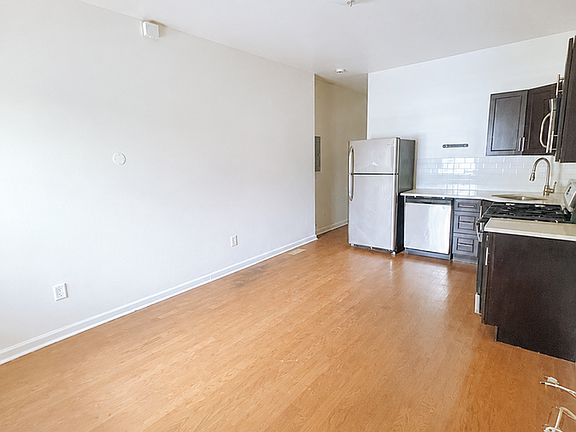 3rd image of 5034 Walnut St #1
