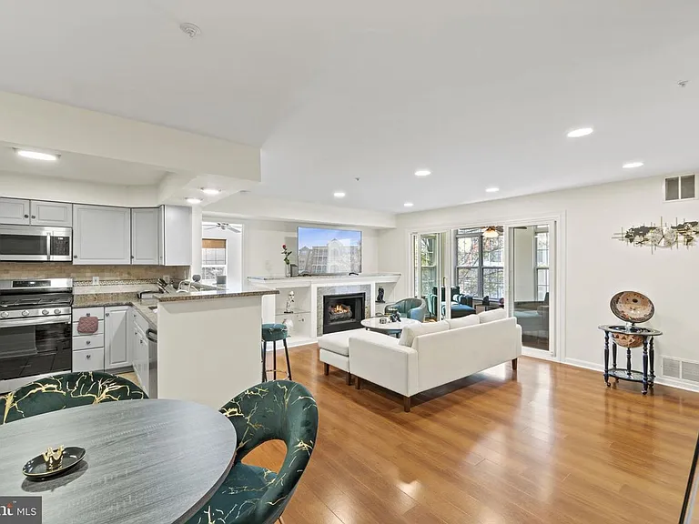 6601I Thackwell Way #I — Photo 4