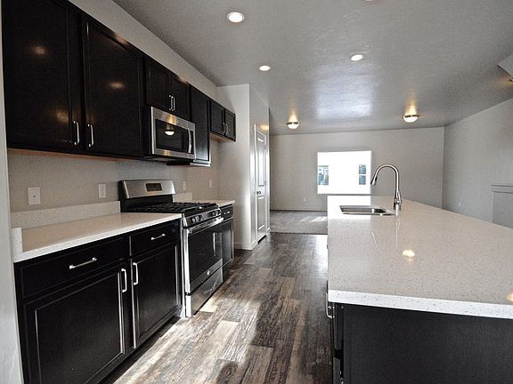 3rd image of 670 W Koins Way