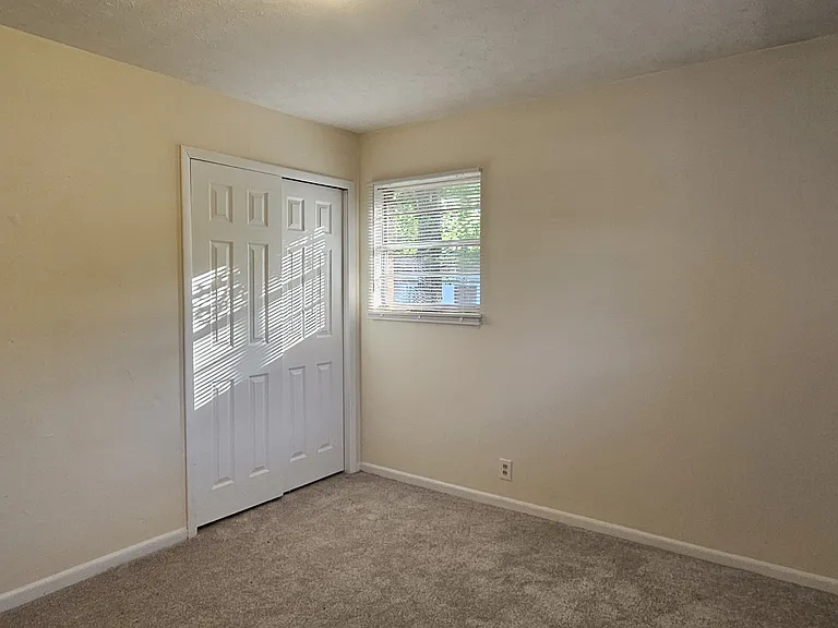 306 Mustang Dr — Photo 49