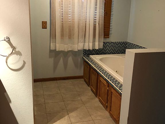 3rd image of 315 Skyview Dr