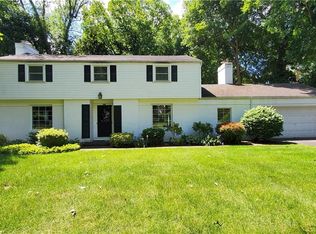 130 Pickwick Dr, Rochester, NY 14618