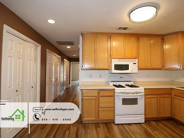 1108 Grange St #B — Photo 8