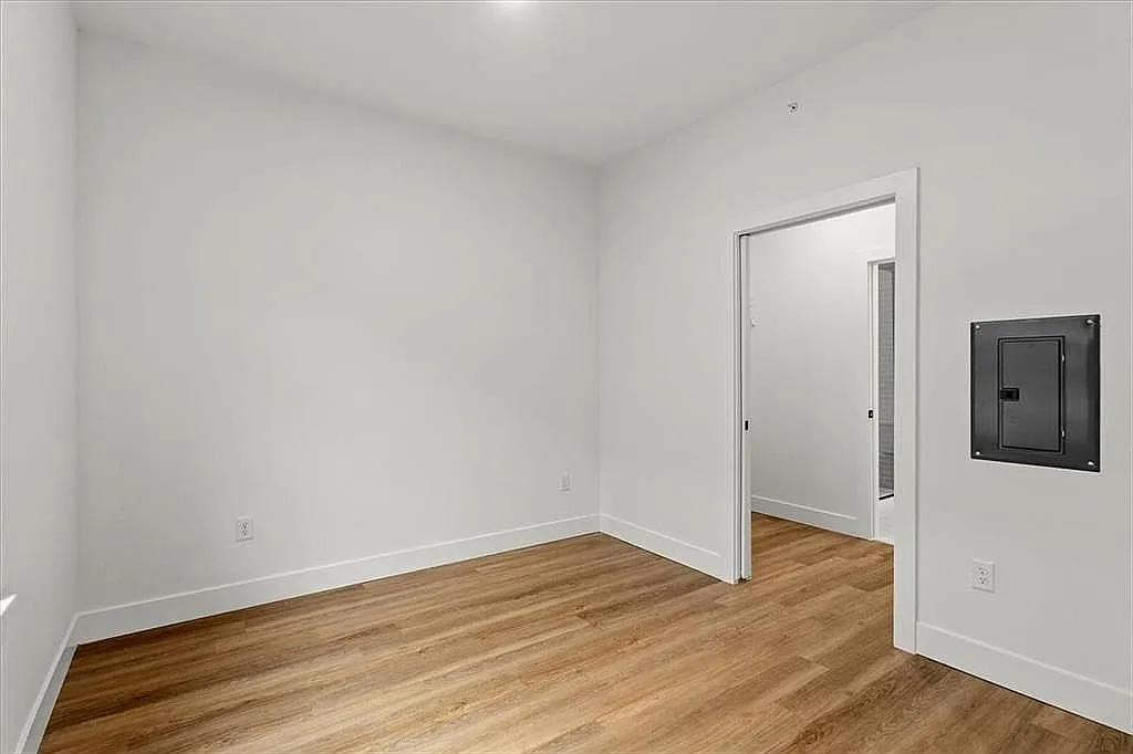 4315 S Congress Ave — Photo 4